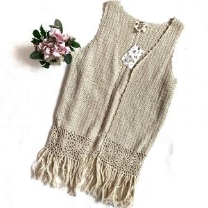 NWT 🦋 Hippie Rose boho fringe crochet vest